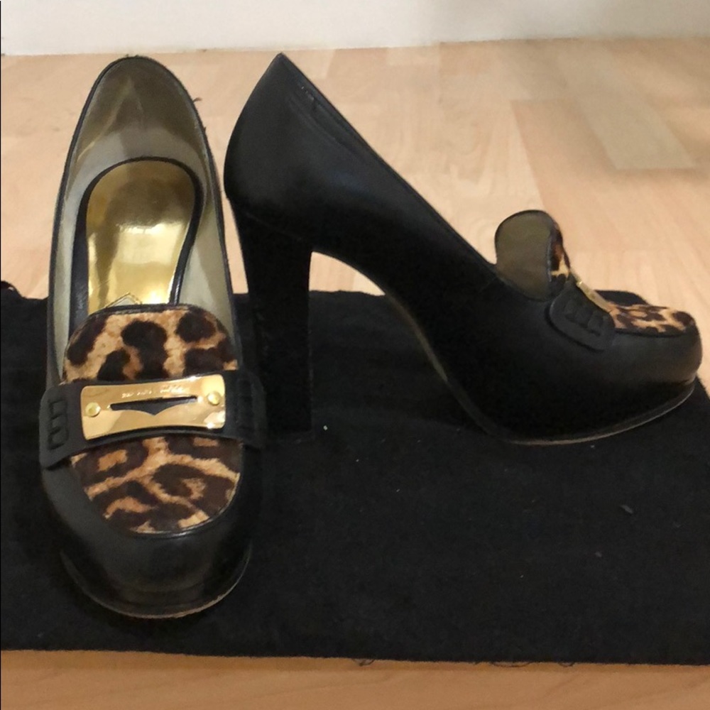 Shoes - Picture 2 of 4